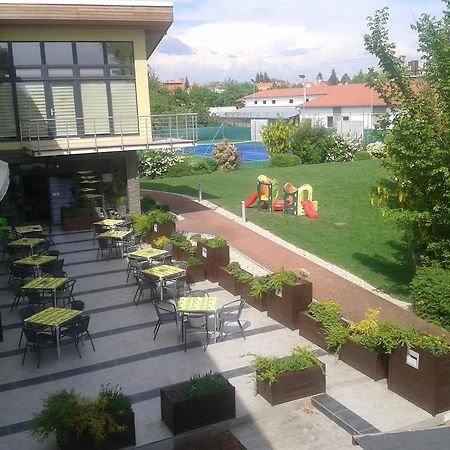 Hotel Predium Vráble Exterior foto