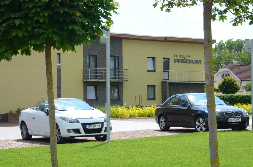 Hotel Predium Vráble Exterior foto