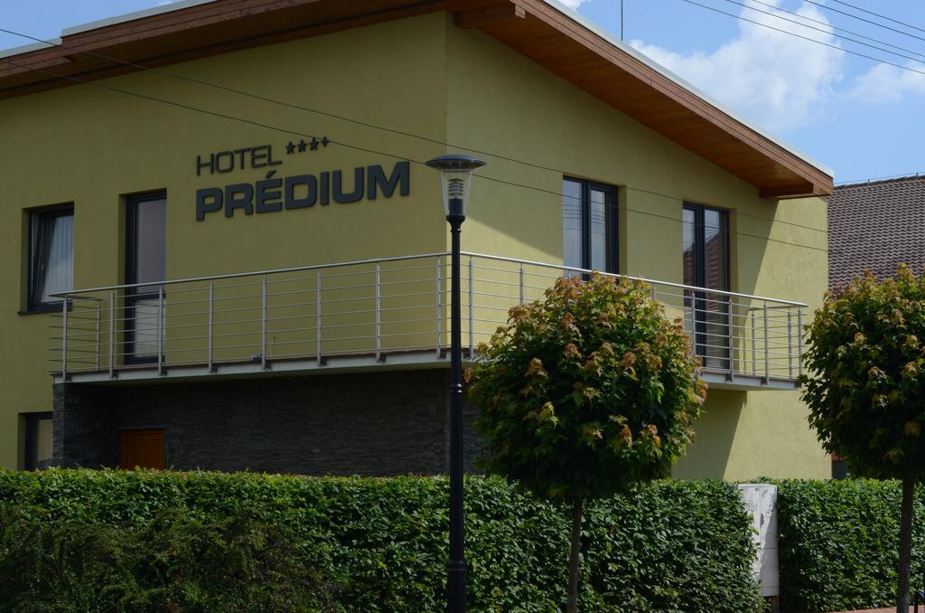 Hotel Predium Vráble Exterior foto
